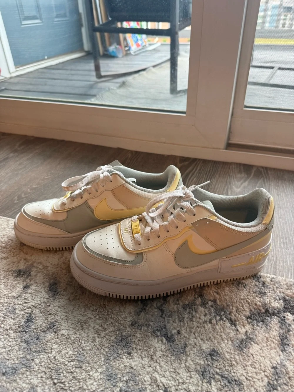 Nike Women’s Low-Top Sneakers in Cream, Pale Yellow and Light Gray